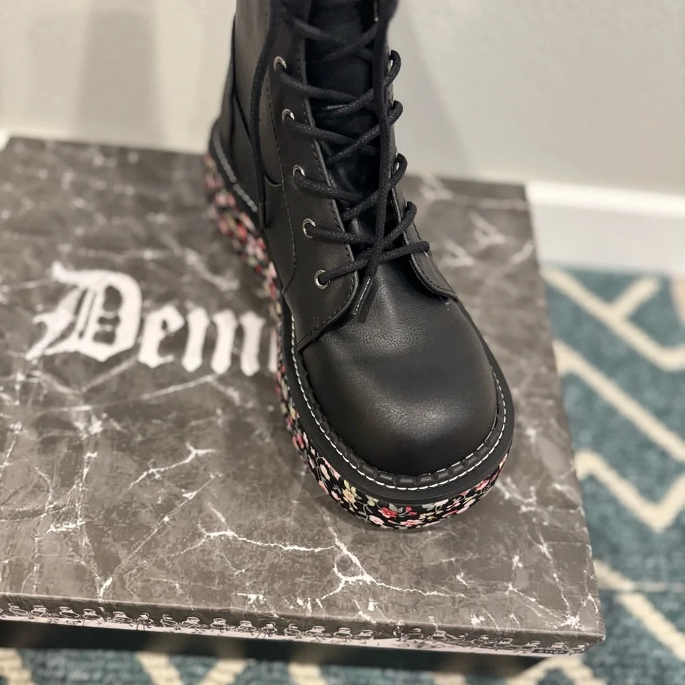 Demonia Emily-350 Floral Platform Lace Up Boots Size 10 BNIB Rare - Picture 4 of 12